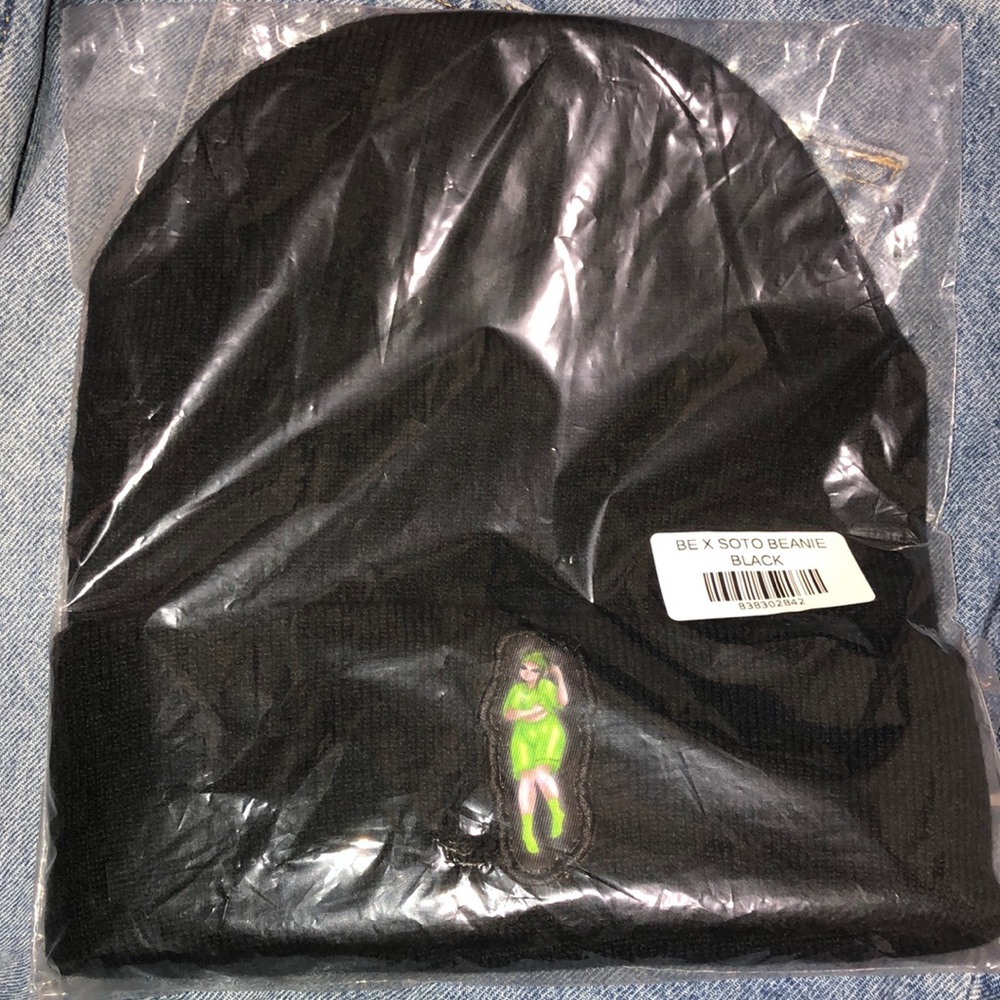 Billie Eilish {NEW} Soto beanie OS